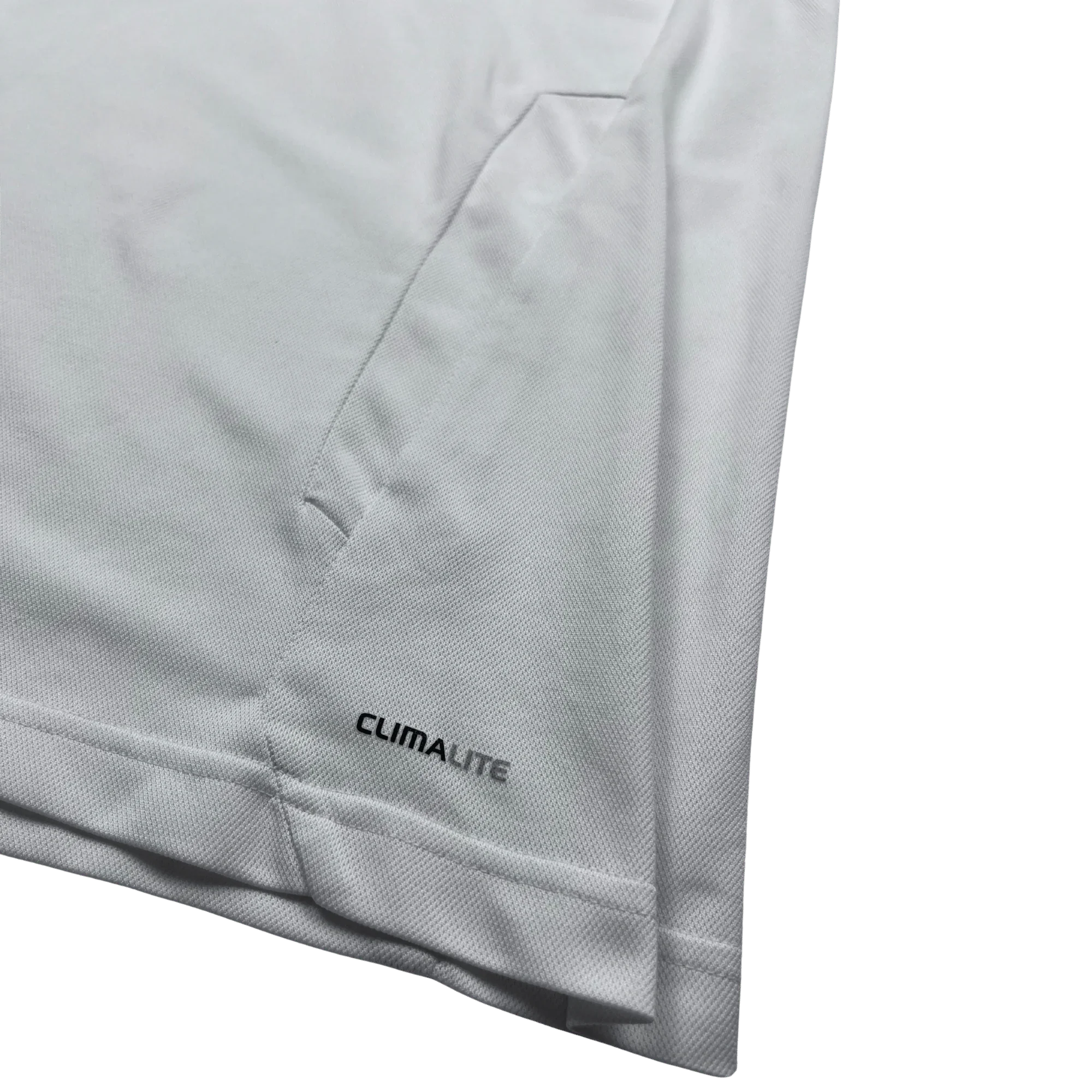 Weißes Adidas Marseille Poloshirt weiß mit Climalite Technologie und seitlicher Tasche von Kickvault
