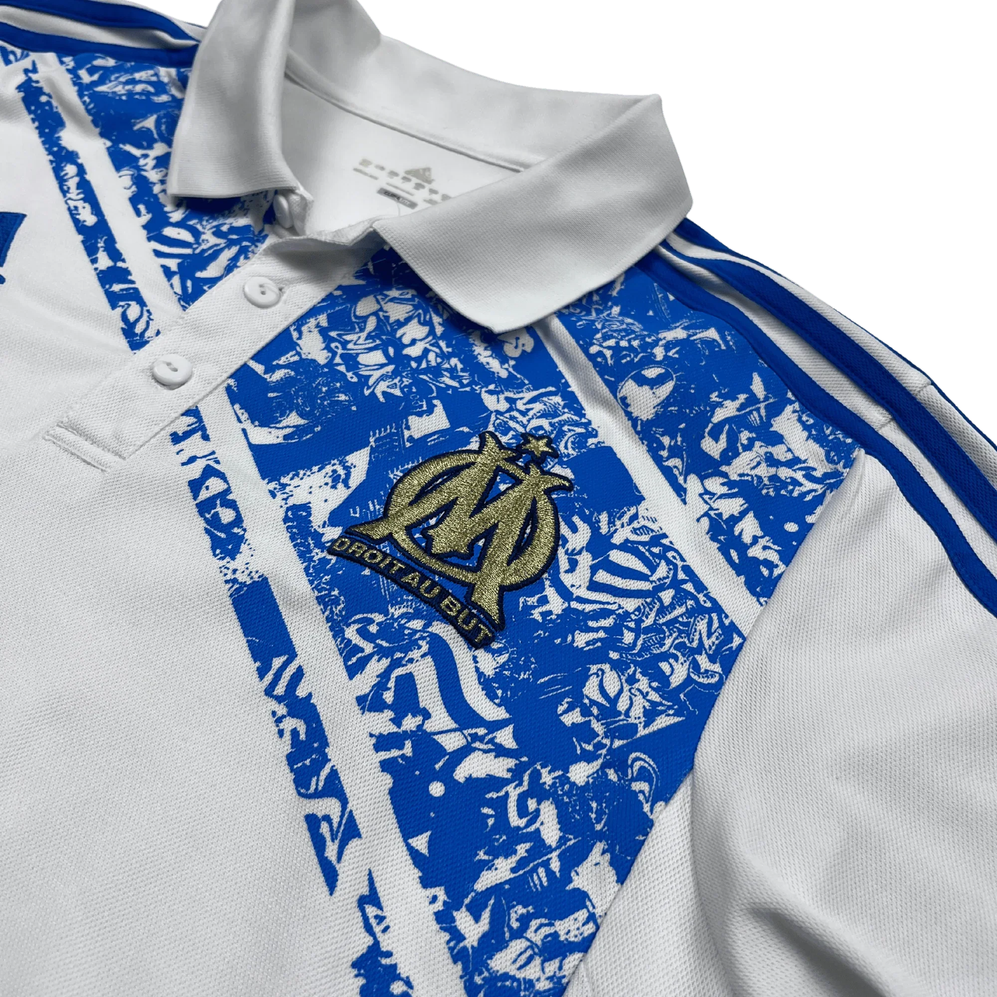 Adidas Marseille Poloshirt weiß mit blauem Muster und gesticktem Vereinslogo von Kickvault