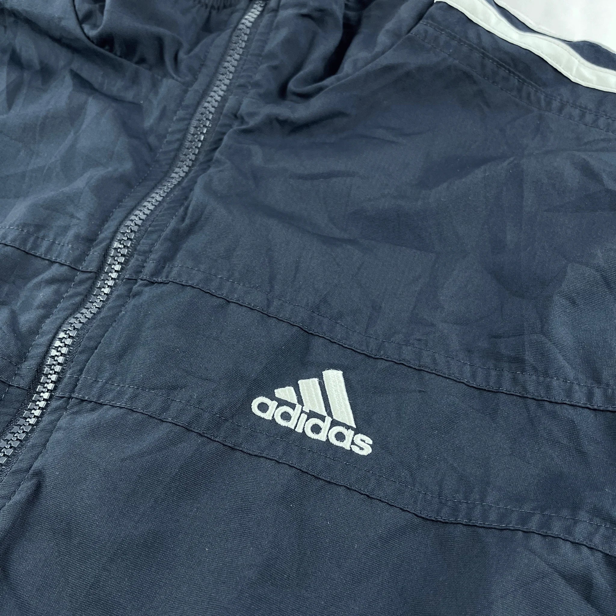 Adidas trainingsjacke vintage Jacke Blau mit weißem Logo und Reißverschluss aus leichtem Material