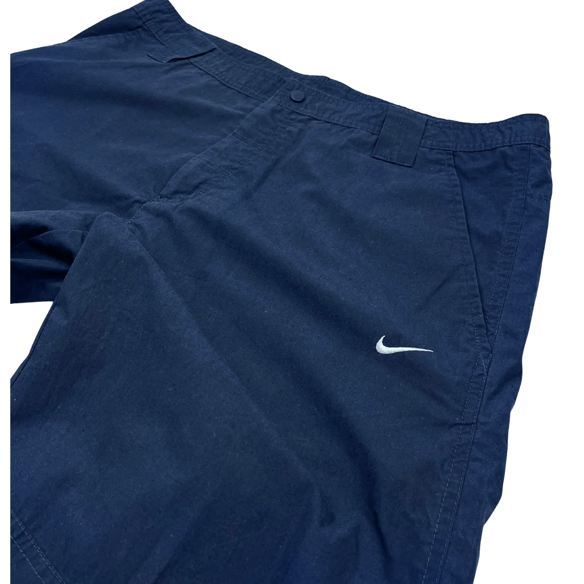 Kickvault Nike Cargo Trackpants vintage in dunkelblau mit weißem Nike Logo in stylischem Vintage-Design