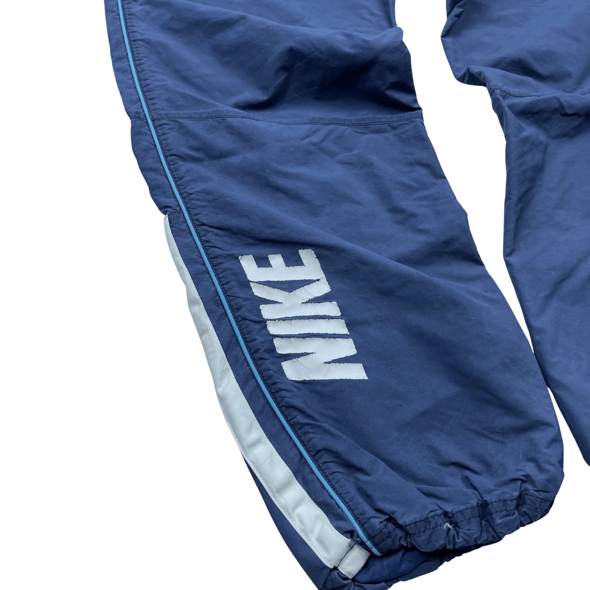 Nike Trackpants Blau Vintage von Kickvault, blaue Vintage Trainingshose mit weißem Nike Schriftzug und Streifen