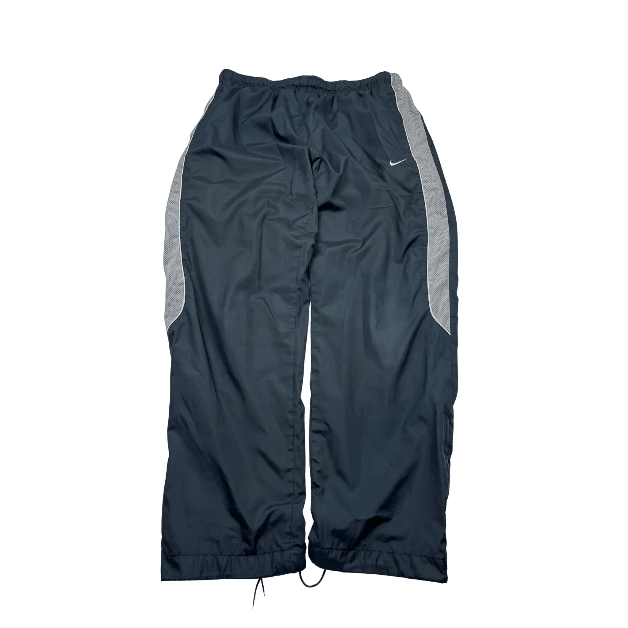 Nike Trackpants Vintage in Schwarz mit grauen Seitenstreifen und kleinem weißen Nike-Logo von Kickvault