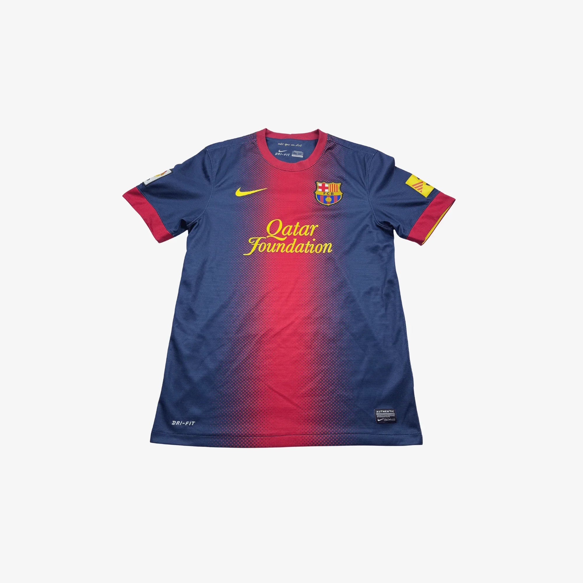 Vintage FC Barcelona Trikot mit Nike Logo und Qatar Foundation Aufdruck in Blau und Rot Kollektion T-Shirts & Polos