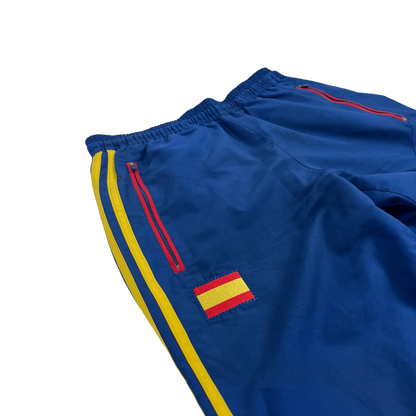 Kickvault Adidas Spanien Trainingsanzug blaue Trainingshose mit gelben Streifen und spanischer Flagge