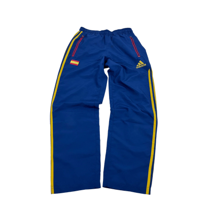 Kickvault Adidas Spanien Trainingsanzug blaue Trainingshose mit gelben Streifen und roten Reißverschlusstaschen