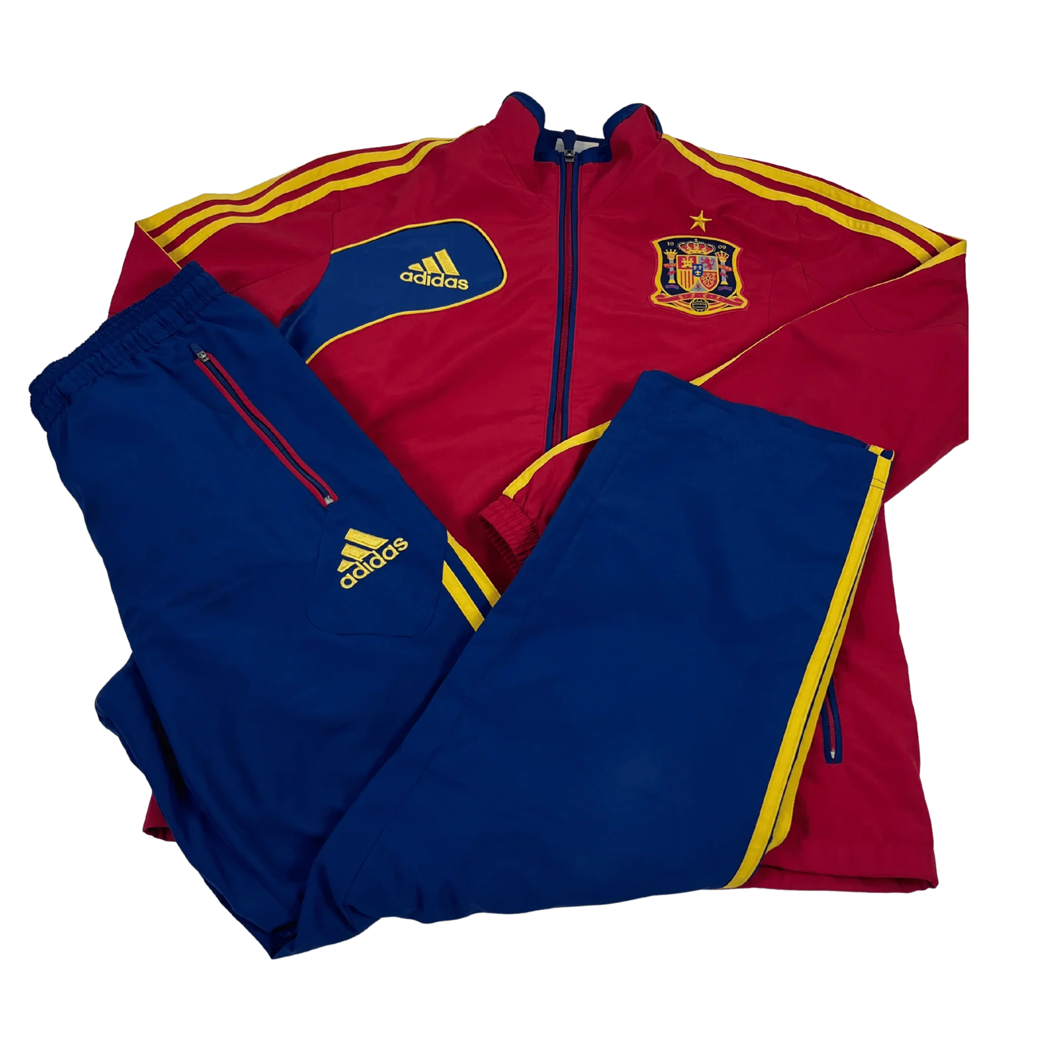 Adidas Spanien Trainingsanzug in Rot und Blau mit gelben Streifen und spanischem Emblem von Kickvault