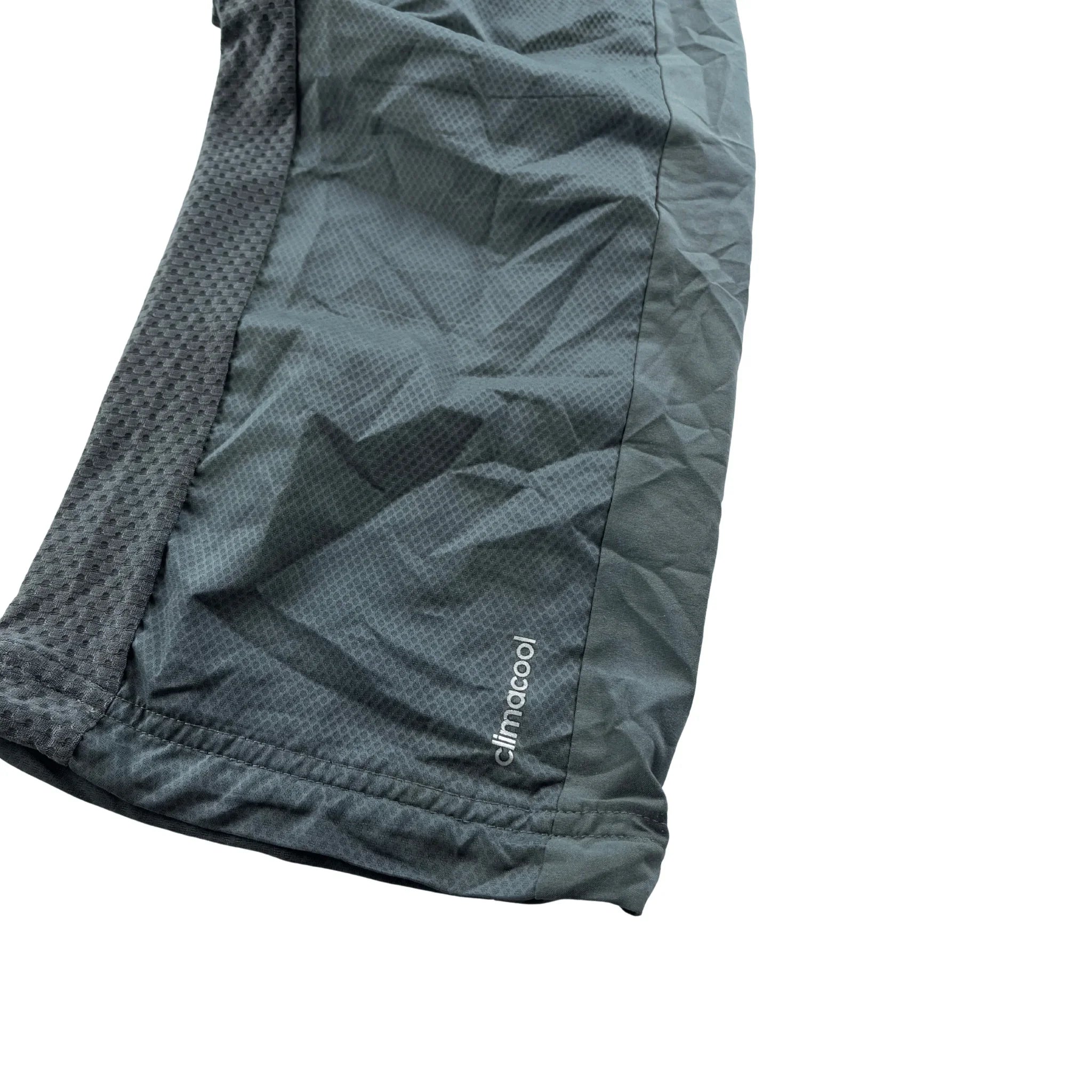 Adidas Trackpants Vintage Schwarz von Kickvault mit Climacool Technologie für optimale Luftzirkulation
