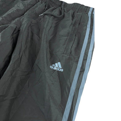 Kickvault Adidas Trackpants Vintage streifen in Schwarz mit elastischem Bund und blauen Streifen
