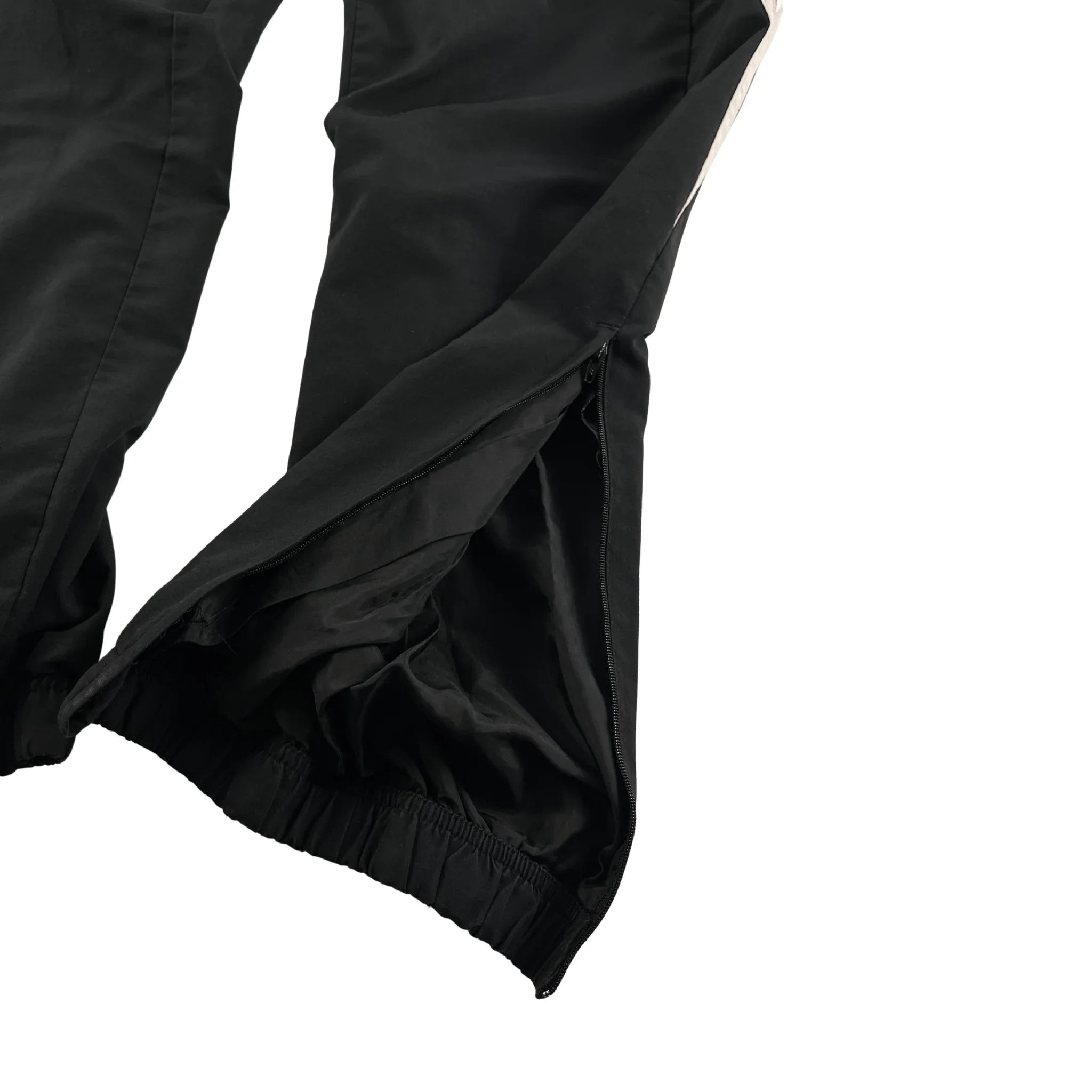 Adidas vintage trackpants classic baggy fit schwarz mit elastischem Bund und Reißverschluss am Beinabschluss