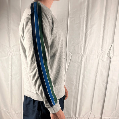Lacoste Crewneck Pullover Vintage in Grau mit blau-grünen Streifen am Ärmel und klassischem Design