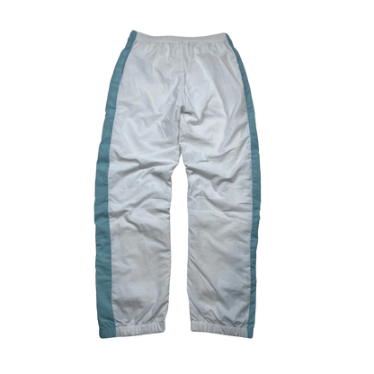 Lacoste Trackpants Vintage weiß mit seitlichem hellblauem Streifen von Kickvault