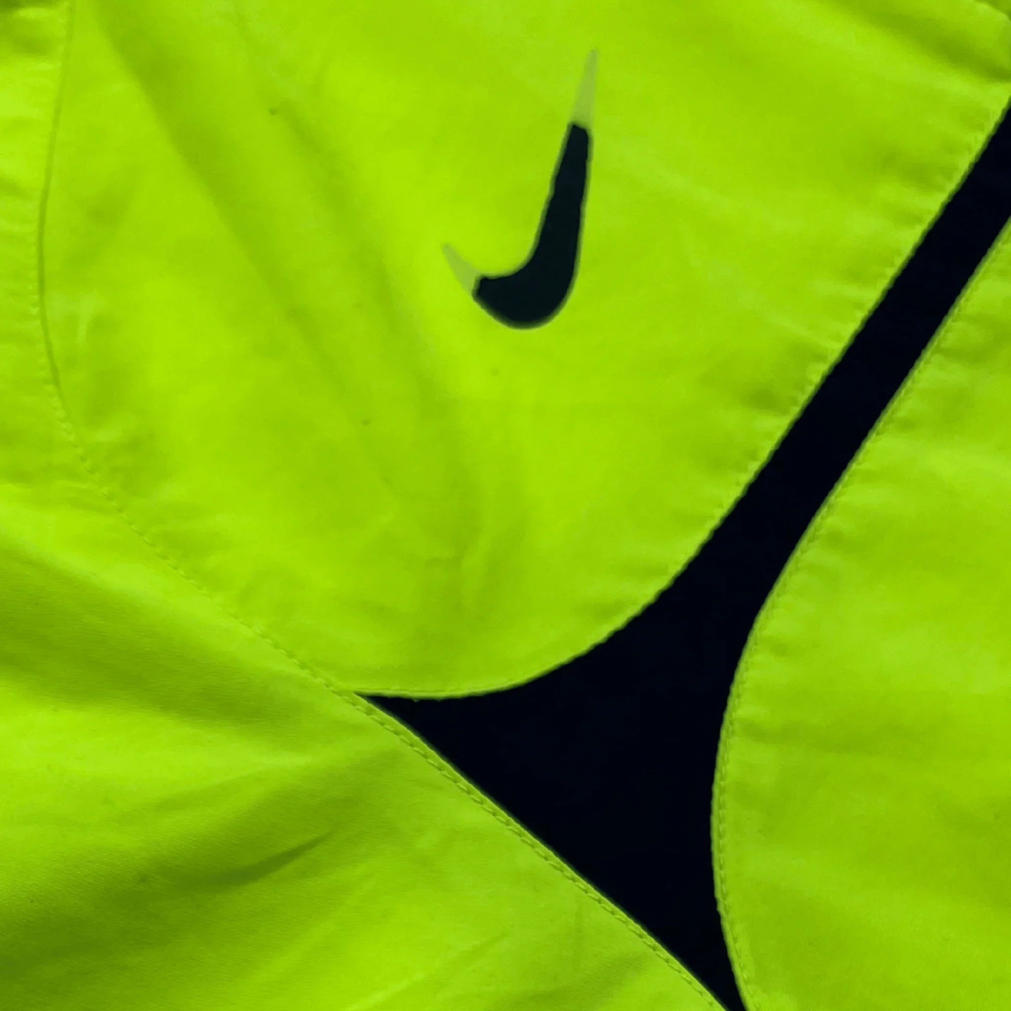 Nike Barcelona Trainingsjacke vintage in leuchtendem Gelb mit schwarzen Details und Nike-Logo