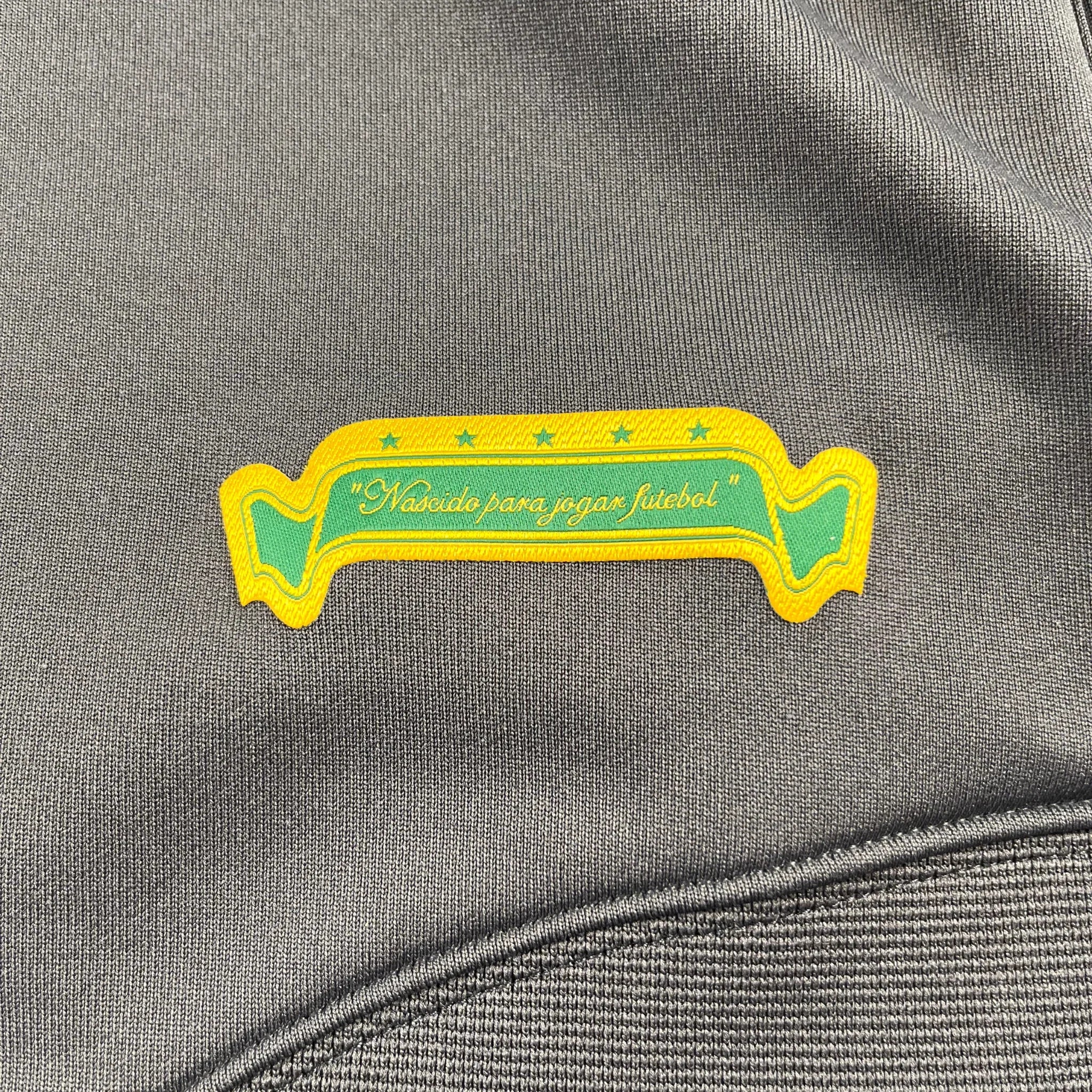 Nike Brasilien Trainingsjacke Vintage Official Teamwear mit gelb-grünem Emblem auf grauem Stoff