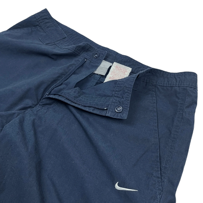 Nike Cargo Trackpants vintage von Kickvault in Marineblau mit weißem Nike Swoosh Logo