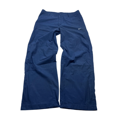 Nike Cargo Trackpants vintage in Dunkelblau mit weitem Bein und kleinem weißen Nike-Logo