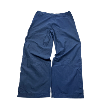 Nike Cargo Trackpants vintage in dunkelblau von Kickvault mit weitem Bein und lockerem Schnitt