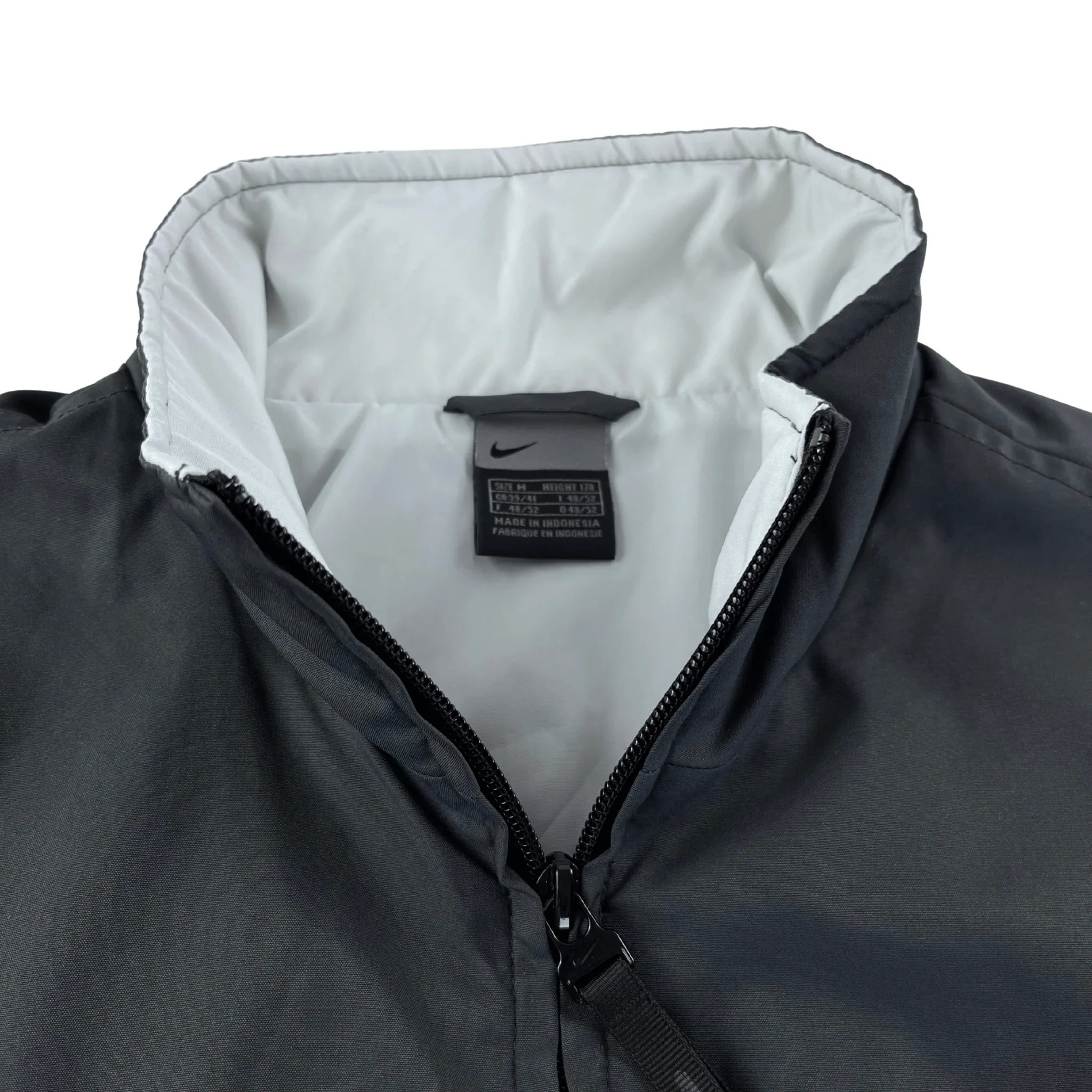 Nike Jacke Vintage Grau Basic fit mit Reißverschluss und weißem Innenfutter für Sport und Freizeit