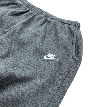Nike Jogginghose grau von Kickvault mit elastischem Bund und seitlichen Taschen