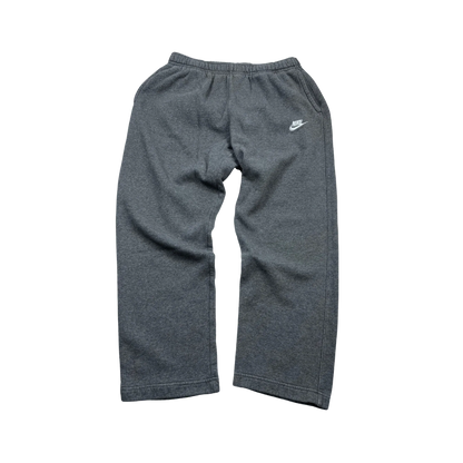 Nike Jogginghose grau von Kickvault mit bequemem elastischem Bund und lockerem Schnitt