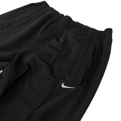 Limitierte Nike Streetwear Hose von Kickvault in Schwarz mit elastischem Bund und seitlichen Taschen