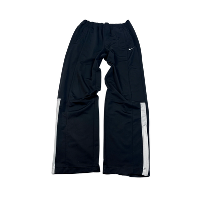 Limitierte Nike Streetwear Hose von Kickvault in Schwarz mit weißem Seitenstreifen und lockerem Schnitt