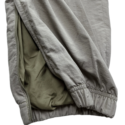 Nike Trackpants Vintage von Kickvault in beige mit Reißverschluss und elastischem Bund