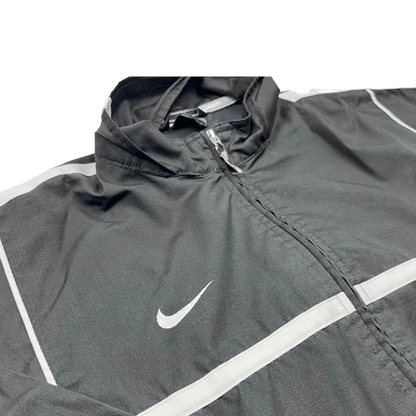 Kickvault Nike Trainingsjacke Vintage in Schwarz mit weißem Streifen und durchgehendem Reißverschluss