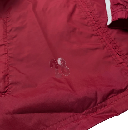 Kickvault Nike Trainingsjacke Vintage in roter Farbe mit weißem Streifen und besonderem Detail